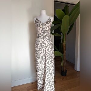 Market & Spruce Taupe and White Floral maxi Dress